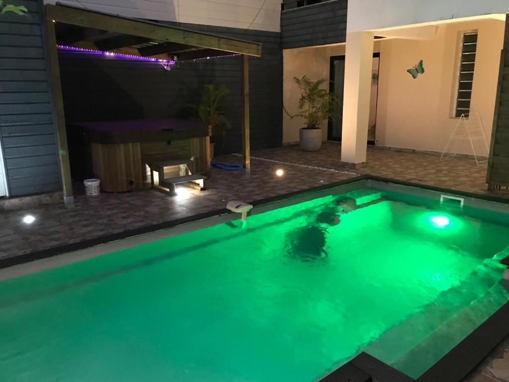 Nicole Residence Avec Piscine Chauffee & Jacuzzi Saint-Andre Exterior photo